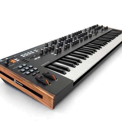 Novation Summit 16-Voice Bi-Timbral Keyboard image 3