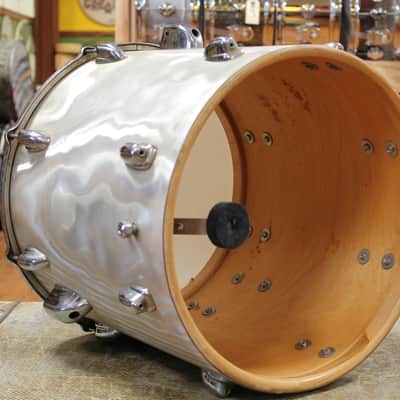 1960s Slingerland 14x14 Floor Tom in White Satin Flame Pearl image 5