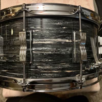 Ludwig LS403 Classic Maple 6.5x14" 10-Lug Snare Drum 2012 - Present - Vintage Black Oyster Pearl - like new image 7