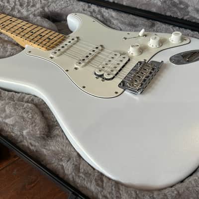 Fender Juanes Signature Stratocaster - Luna White 8lbs. 1.6oz. #JL230573  Hardshell Case image 3