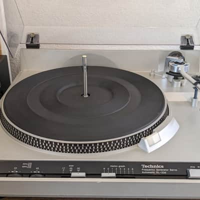 Technics SL-235 Automatic Turntable System image 1