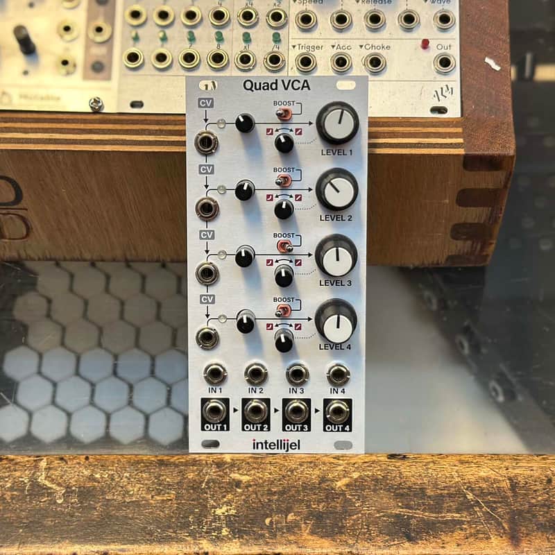 Intellijel Quad VCA