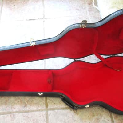 Gibson Les Paul Bass Guitar Case 1970's, Black, Red Interior image 5