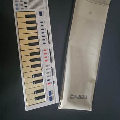 Casio PT-1 29-Key Mini Synthesizer 1982 - 1988 - White