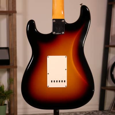 Fender DE Vintera Road Worn '60s Stratocaster Limited Edition - Rosewood Fingerboard, 3-Color Sunburst image 8
