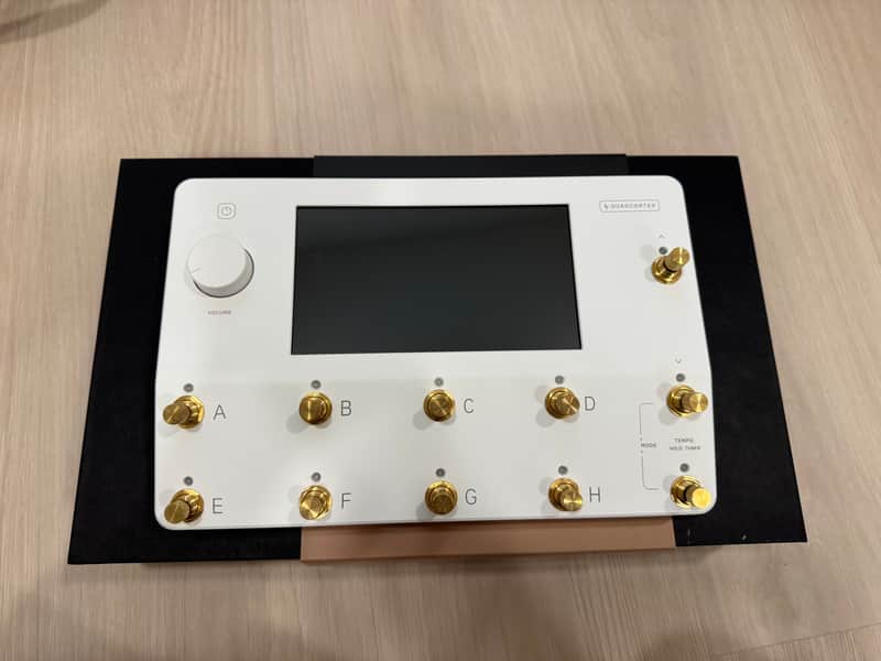 PRE-OWNED Neural DSP Quad Cortex Limited Edition White & Gold imagen 1