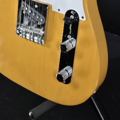 Fender Vintera® III Late '50s Telecaster®, Maple Fingerboard, Butterscotch Blonde image 4