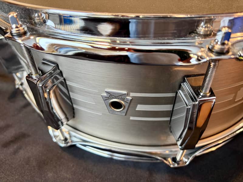 Ludwig 5.5" x 14"Heirloom Stainless Steel Snare Drum LSTL5514 image 1