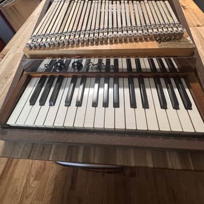 Fender Rhodes 32-Key Keyboard/Synth – Rare Sparkle Gold Finish – Very Good Condition image 1