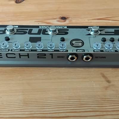 Tech 21 Fly Rig 5 V2 Multi Effects Pedal Board image 3