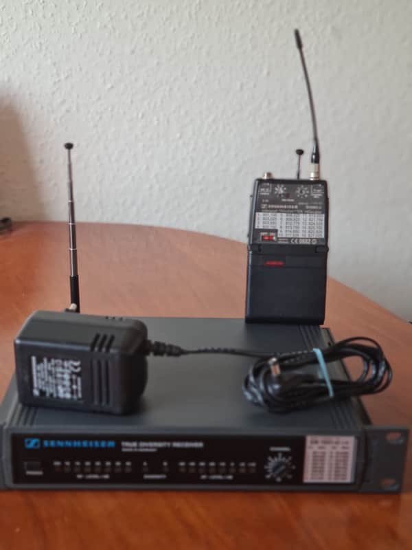 Sennheiser Sennheiser EM1031-U True Diversity Receiver + SK3063-U Hiden Plus Transmitter image 1