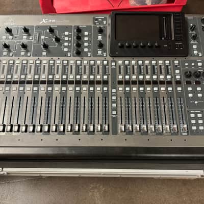 Behringer X32 40-Input 25-Bus Digital Mixing Console 2012 - Present - Black image 3