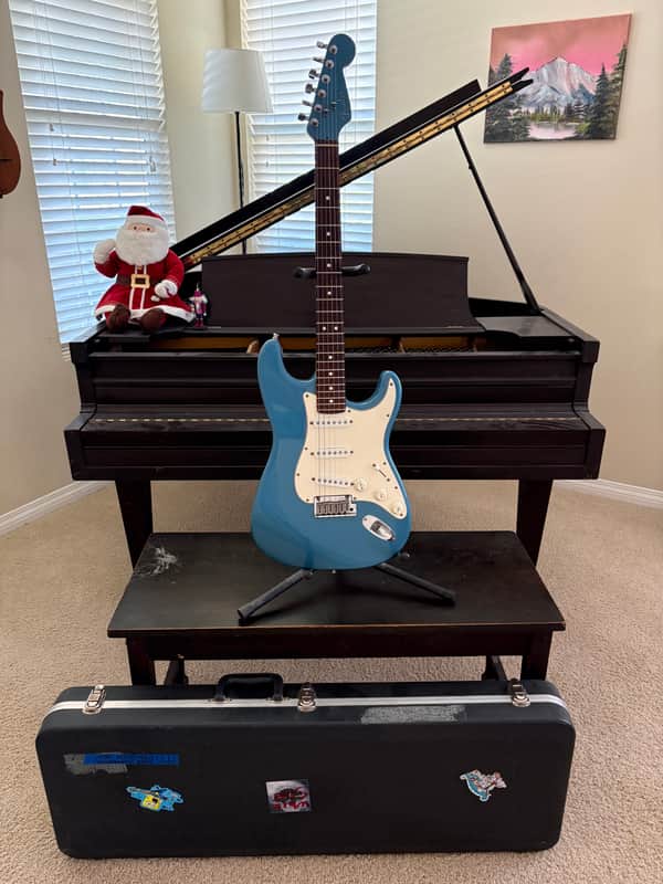 Fender  Stratocaster  1995-1996 - Lake Placid Blue 50th Anniversary Matching Headstock image 1