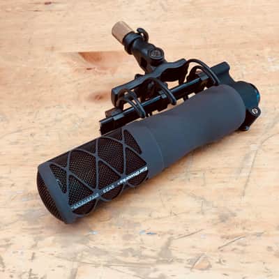 Earthworks SV33 True Cardioid Condenser Microphone w/Shockmount & Case image 2