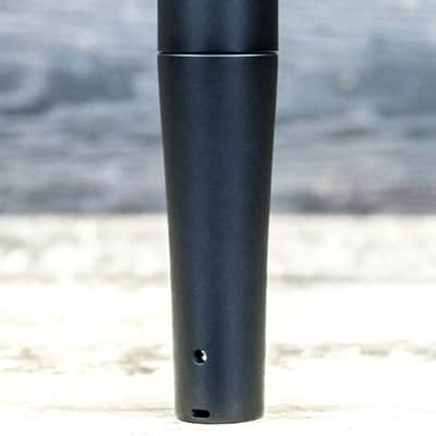 Shure SM57 Legendary Unidirectional Cardioid Dynamic Pro Instrument Microphone image 2
