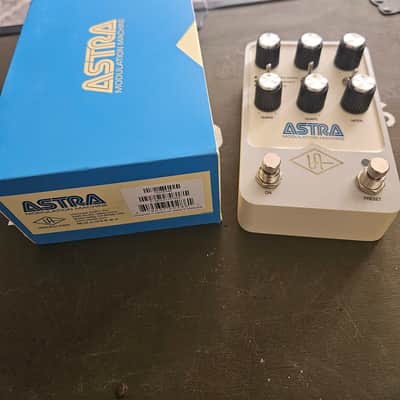 Universal Audio Astra Modulation Machine 2021 - Present - White image 7