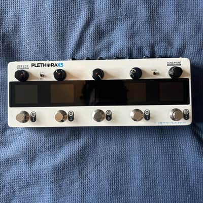 TC Electronic Plethora X5 TonePrint Multi-Effects Pedalboard 2020 - Present - White