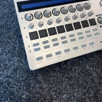 Novation ZeRO SL MKII Desktop MIDI DAW Controller image 2
