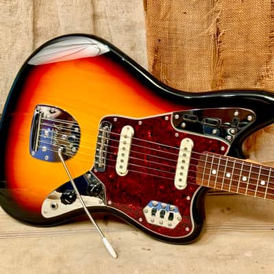 Fender MIJ Traditional 60's Jaguar 2021 - 3 Tone Sunburst image 3