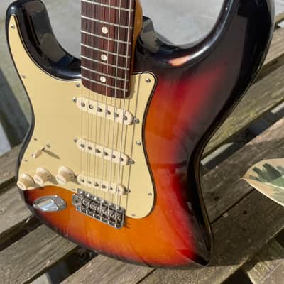 Fender American Vintage '62 Stratocaster 2000 - 2012 - 3-Color Sunburst image 2