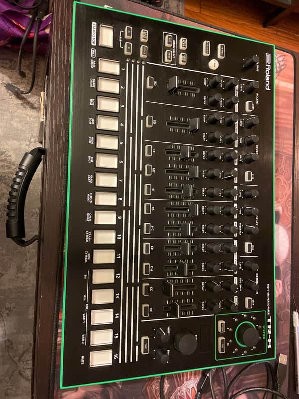 Roland AIRA TR-8 Rhythm Performer | Reverb Canada