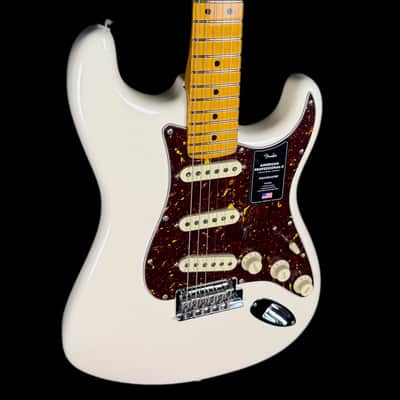 Fender American Professional II Stratocaster in Olympic White w/ Deluxe Hardcase image 4