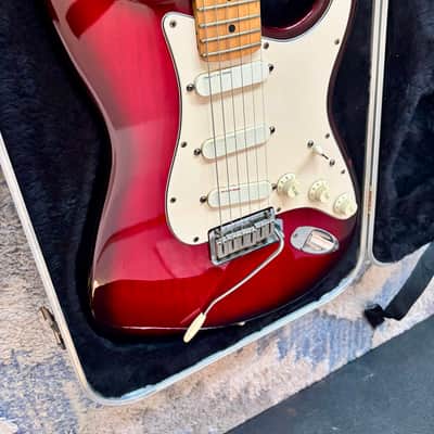 Fender Stratocaster Deluxe Plus 1989- Crimson Frost image 2
