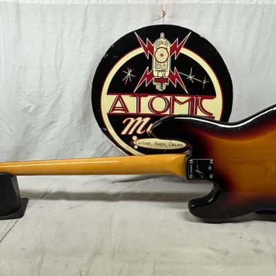 Fender Jaco Pastorius Jazz Bass Fretless 4-string J-Bass with Case 2005 - 3-Color Sunburst / Pau Ferro fingerboard image 8
