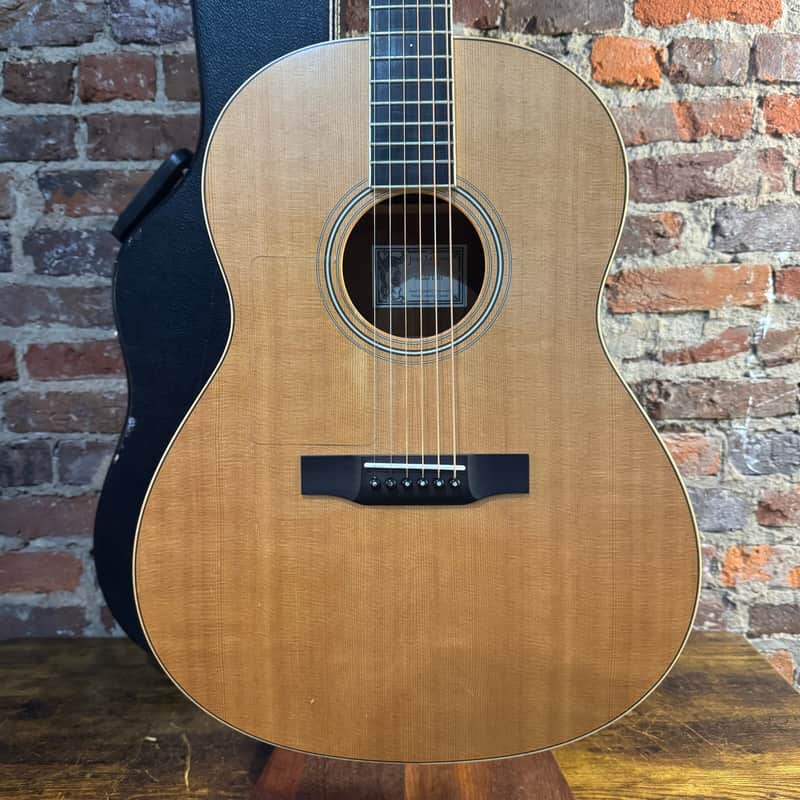 Larrivee L-03