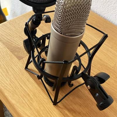 RØDE NT1-A Large-Diaphragm Condenser Microphone with Shock Mount & Pop Filter – Excellent Condition image 4