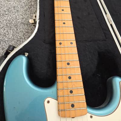 Fender Stratocaster Made In Japan 1995 - Ocean Turqoise Metallic  + Fender USA red label hardcase image 4