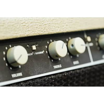 Fender	Super Sonic 112 2-Channel 60-Watt 1x12" Guitar Combo 	2011 ALL VALVE MADE IN USA image 3
