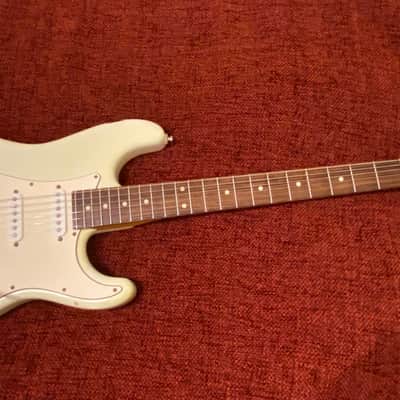 Suhr Classic S Antique 2018 - Olympic White over 3-tone Sunburst, heavy relic image 1