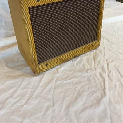 Fender Champ 5F1 Narrow Panel 5-Watt 1x8" Guitar Combo 1963 image 2