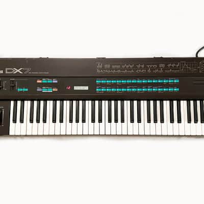 YAMAHA DX-7 Vintage FM Synthesizer Made in JAPAN - 1983. Works and Sounds Great !...
