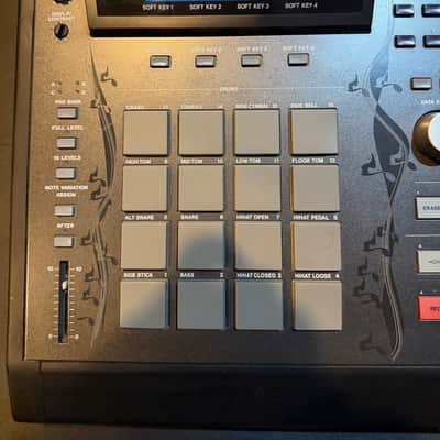 Akai MPC3000LE MIDI Production Center 1999 - 2001 - Black image 2