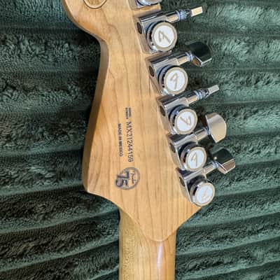 Fender limited edition player Stratocaster hss roasted neck shell pink 2021 image 4