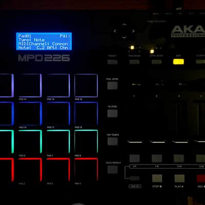 Akai MPD226 2015 - Present - Black image 3