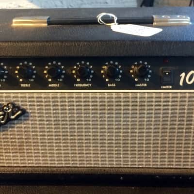 Vintage 80's Fender 100B Bass Amp Head image 2
