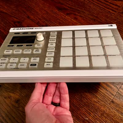 Native Instruments Maschine Mikro MKII 2010s - White image 4