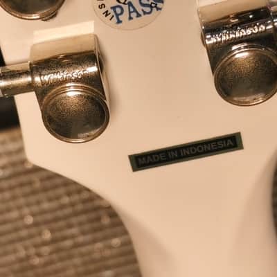 Epiphone Dove Pro Limited Edition - White image 9