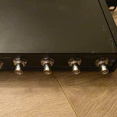 Shure PA411 Antenna Combiner with Antenna image 6