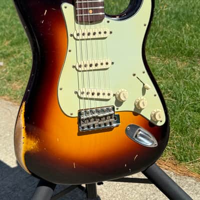 Fender Stratocaster 2016 - Sunburst image 16