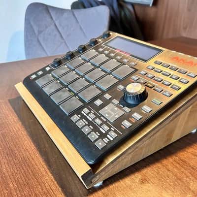 Akai MPC Studio Music Production Controller V1 image 3