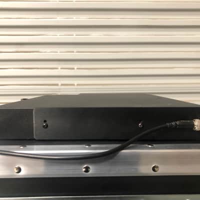 Shure UA845-SWB 5-Way Wideband UHF Antenna Splitter/Power Distribution System - Band G4 (470-952 MHz) image 4