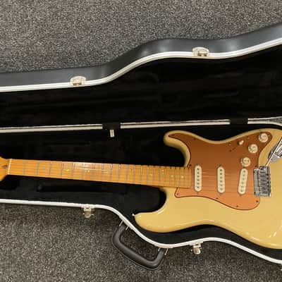 Fender American Deluxe Stratocaster 2005 - Honey Blonde image 11