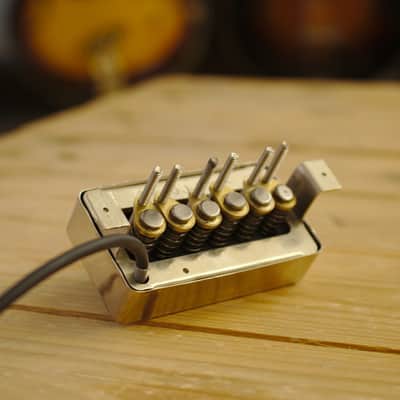 Mr.2000HB Dearmond style single coil  in standard  Humbucker size  for Hollow Body - Black Top image 3