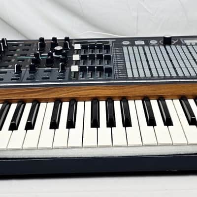 Arturia MatrixBrute Analog Monophonic Synthesizer 49-Key Keyboard Synthesizer image 3