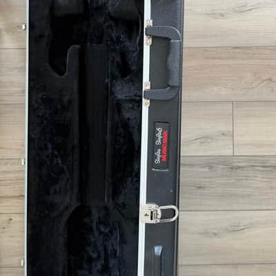 Ernie Ball Music Man Hardshell Case For Bass - Black image 6