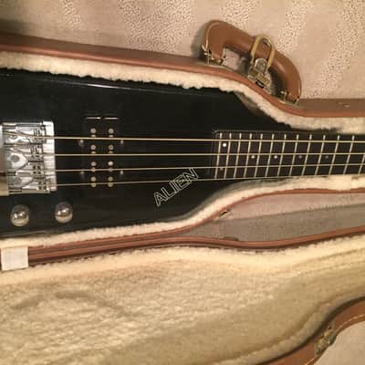 Hondo Alien 1980 4-string Headless Bass image 10